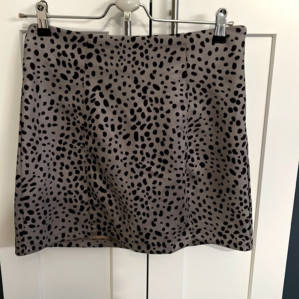 She+Sky Cheetah Print Mini Skirt With Faux Suede Like Feel. Size Small. NWT.